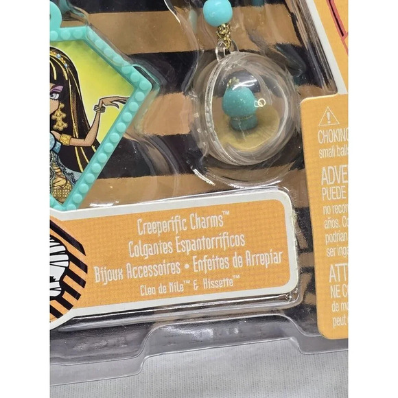 Monster High Creeperific Charm - Cleo de Nile and Hissette - Picture 2 of 5